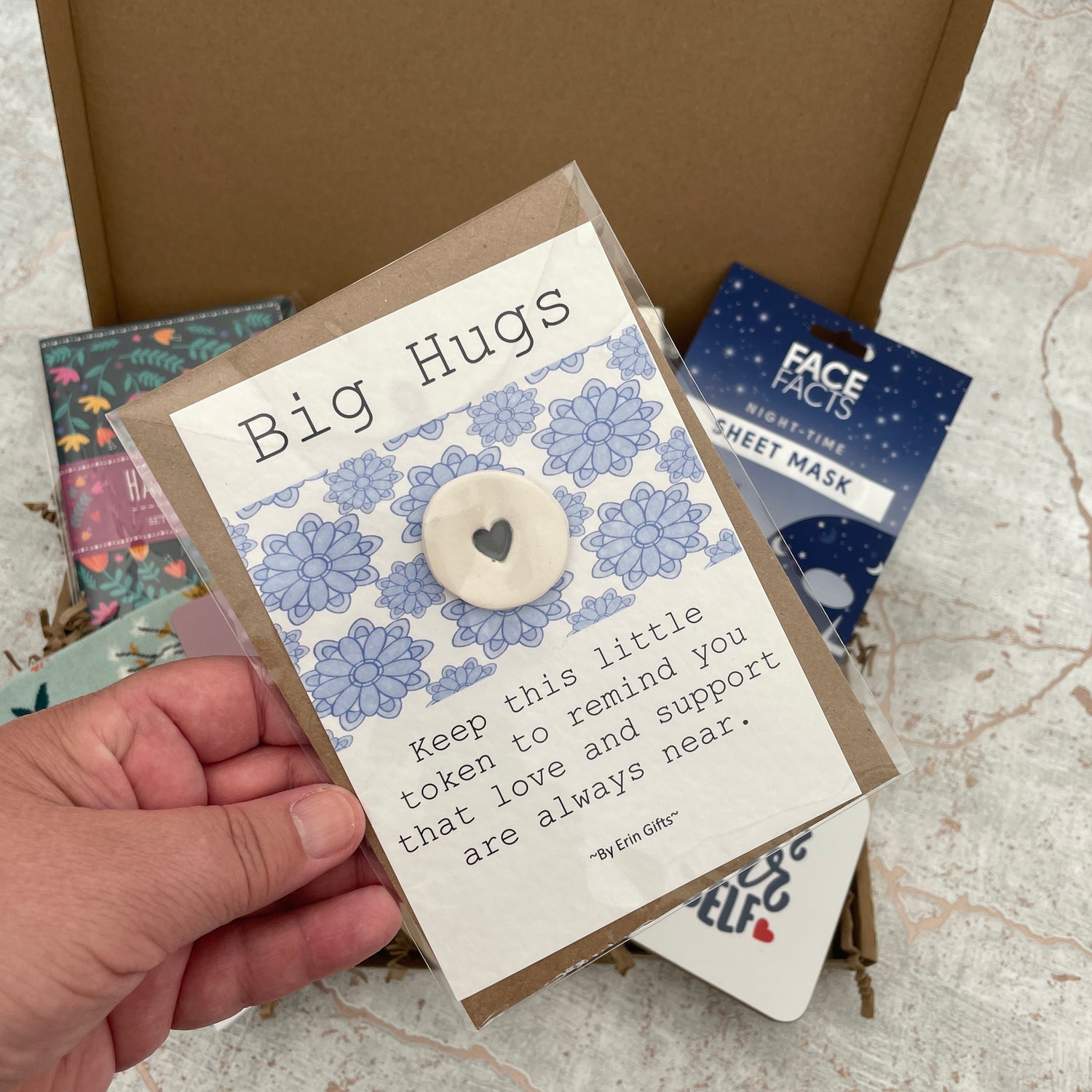 "Big Hug" ceramic pocket token